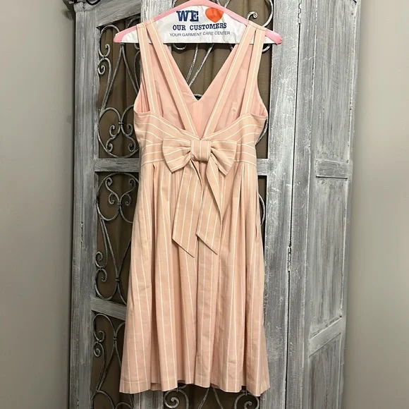 EUC Gal Meets Glam Samantha pink dress, size 4, pockets, bow back, pleated - Picture 2 of 8